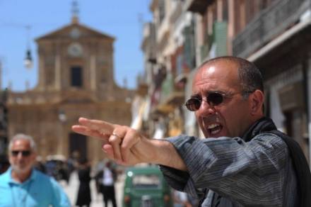 Il regista Giuseppe Tornatore sel set del film 