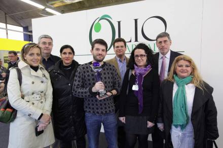 Il gruppo di Oleo Cata, Fiera Trieste e Teatro Naturale con il vincitore Enrico Valli